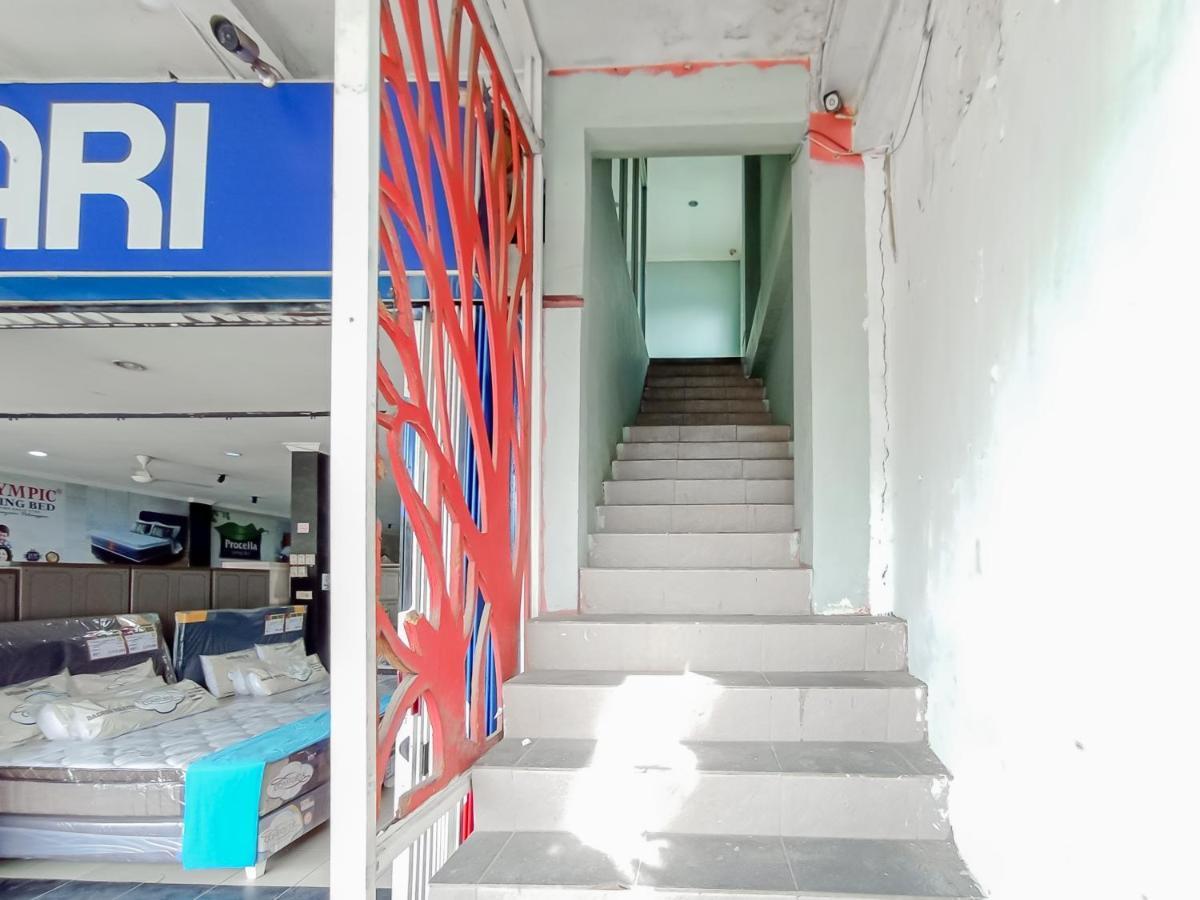 Reddoorz Syariah Near Q-Mall Banjarbaru Martapura  Екстер'єр фото