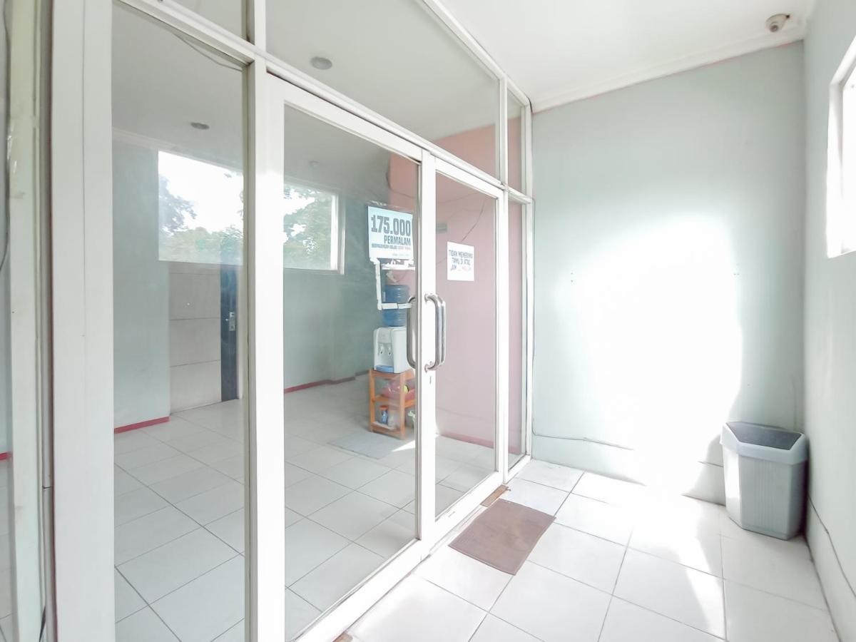 Reddoorz Syariah Near Q-Mall Banjarbaru Martapura  Екстер'єр фото